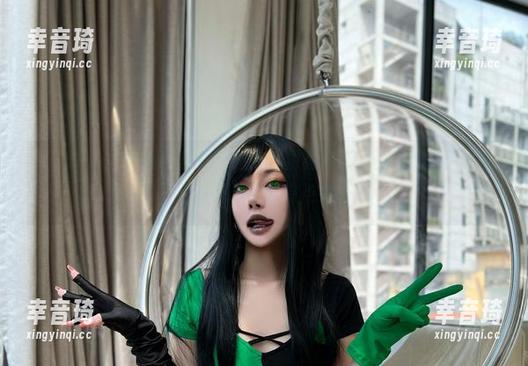 喔，Choi Ji Yun这体操服的选材有点意思，值得一看原图，选精选似乎又有点失落。